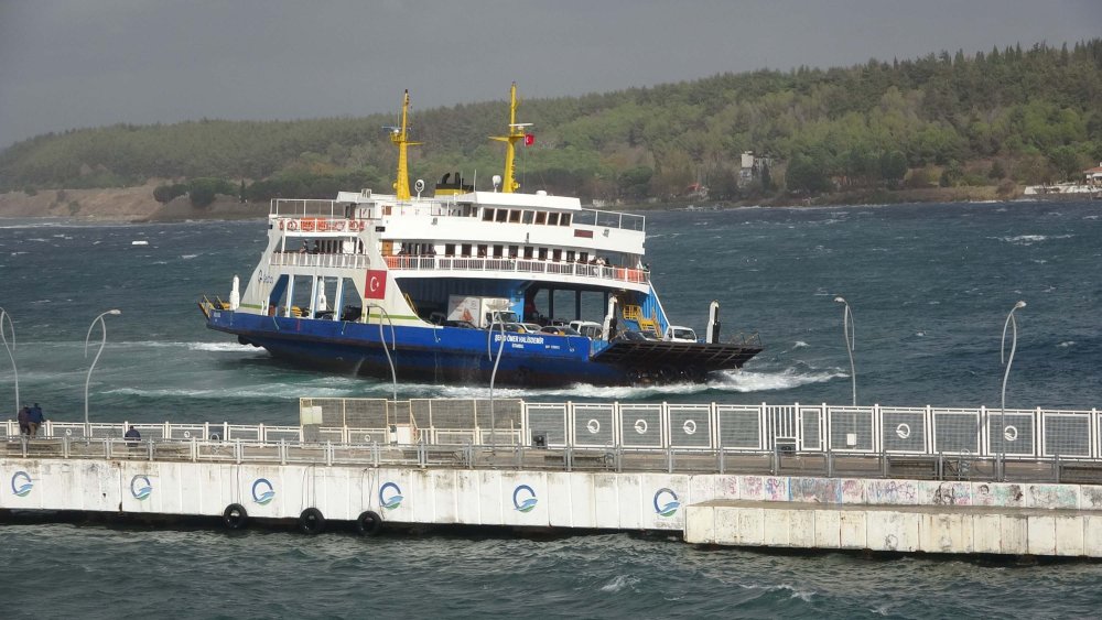 Yarınki feribot seferleri de iptal edildi