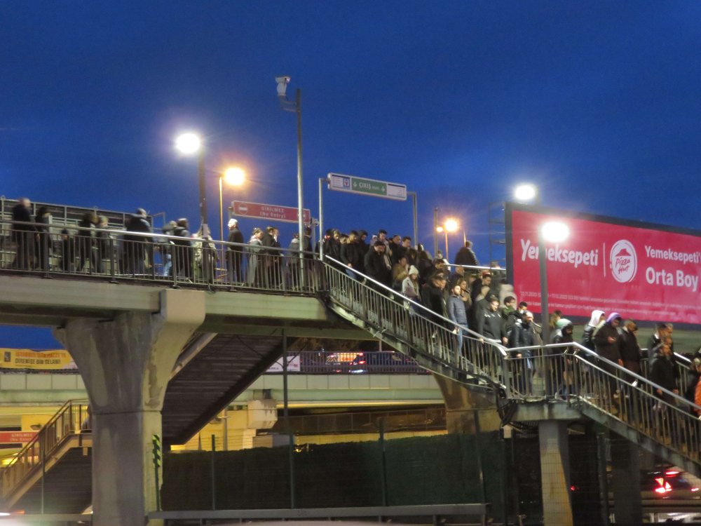 Vapur seferleri iptal edilince Marmaray ve metrobüste yoğunluk oluştu!