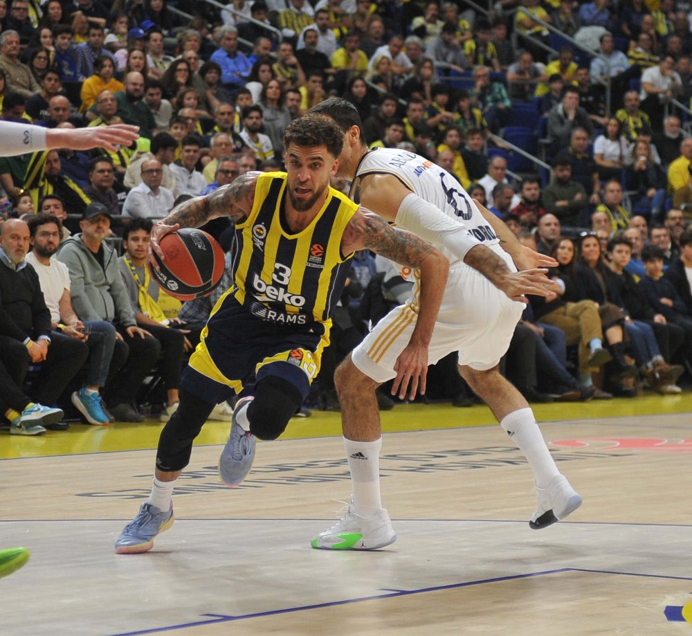 Fenerbahçe Beko namağlup lider Real Madrid'i devirdi!