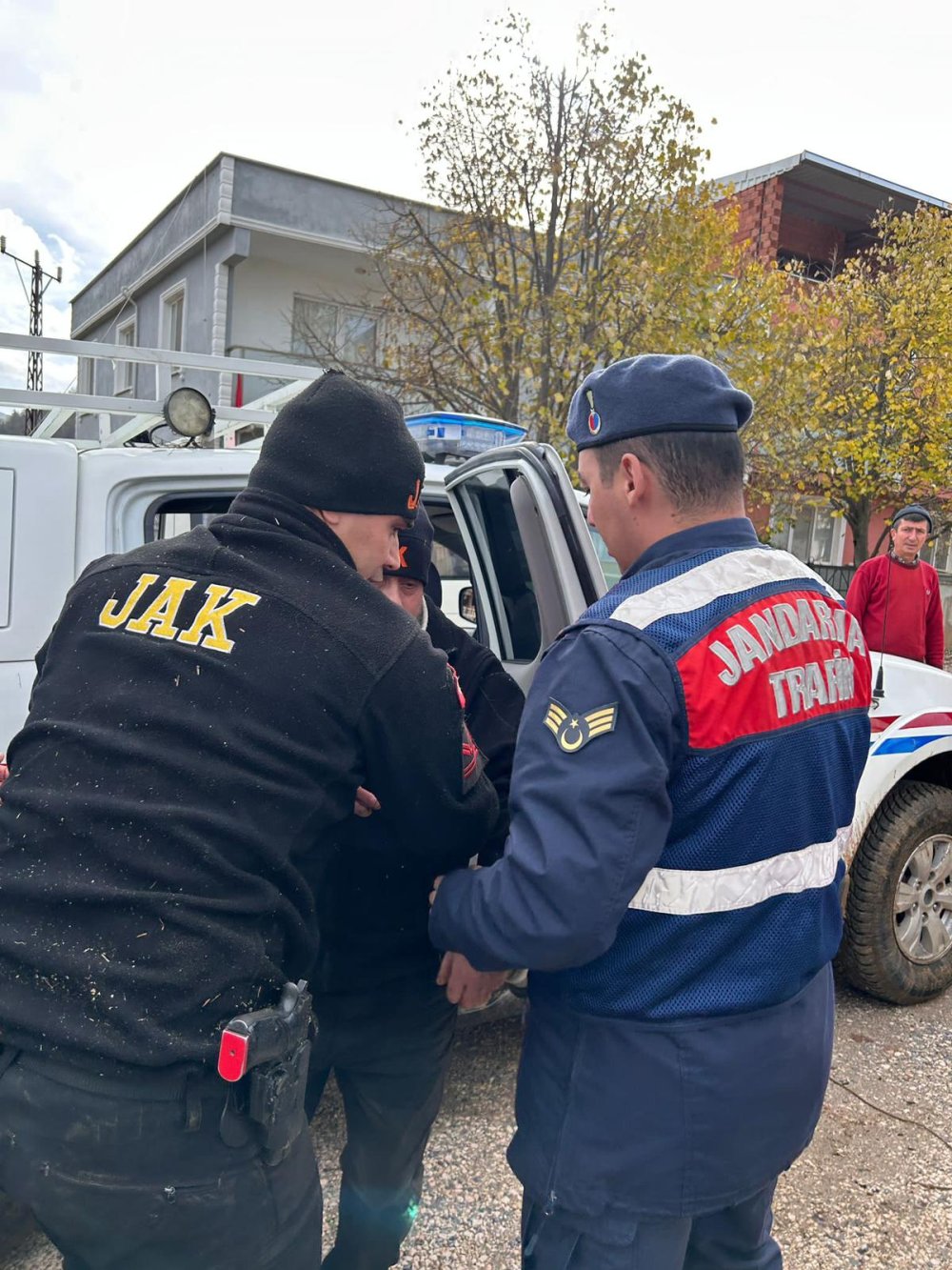 Tek başına yürüyüş yaparken kayboldu, 15 saat sonra bulundu