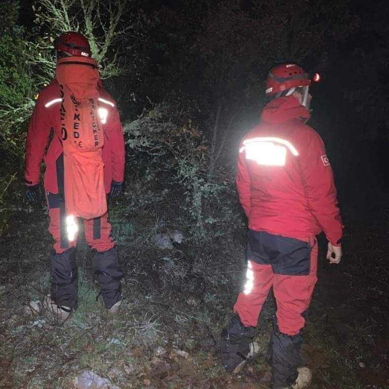 Tek başına yürüyüş yaparken kayboldu, 15 saat sonra bulundu