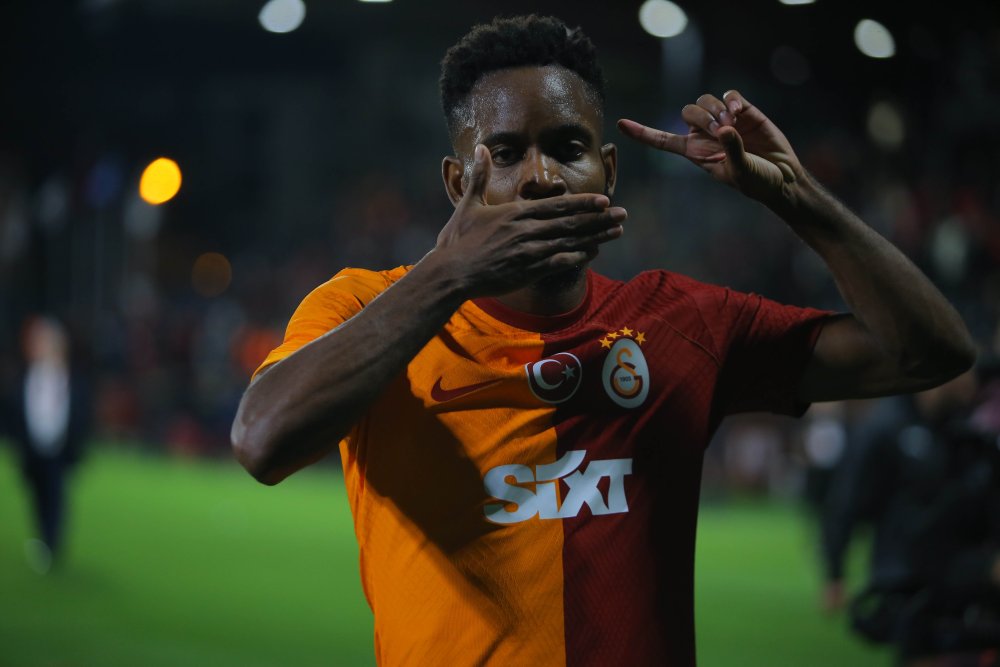 GS'li futbolcu Bakambu: Takım için buradayız, mücadele edeceğiz