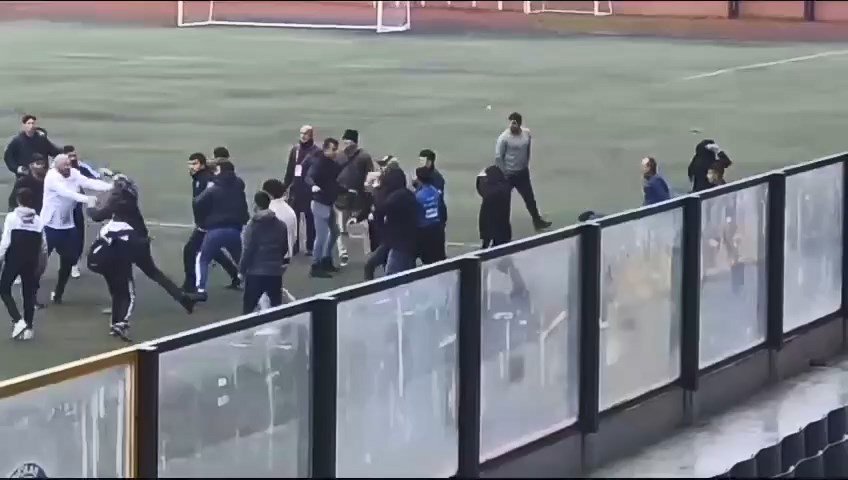 Avcılar'daki futbol maçı kavgasını polis güçlükle ayırdı