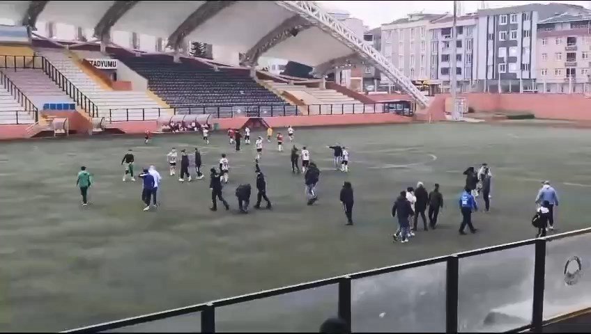 Avcılar'daki futbol maçı kavgasını polis güçlükle ayırdı