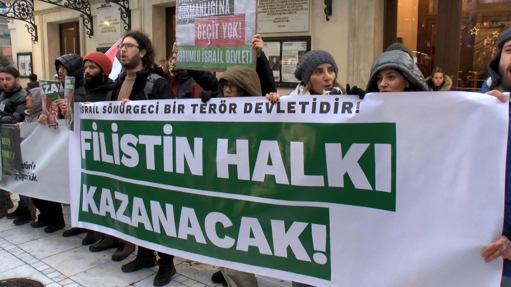 Filistin'e destek için Kadıköy'de insan zinciri: 'Yaşanan Gazze'nin insansızlaştırılması girişimidir'