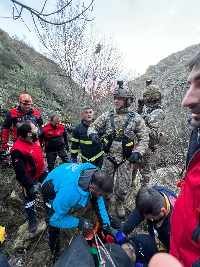 Fotoğraf çekmek isterken uçuruma yuvarlandı