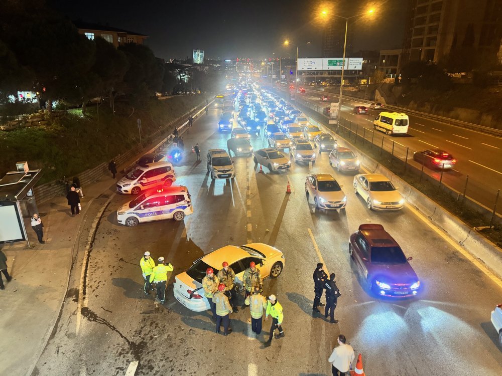 Kadıköy'deki kazada 7 araç zarar gördü