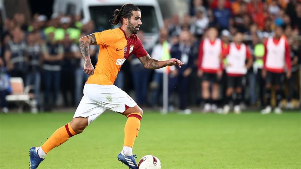 Galatasaraylı futbolcu ameliyat oldu