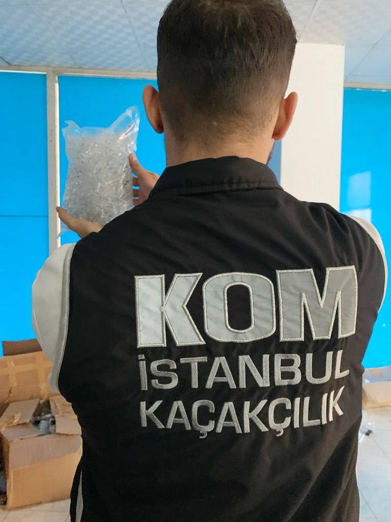 Kaçak ilaç operasyonunda 3 kişi tutuklandı