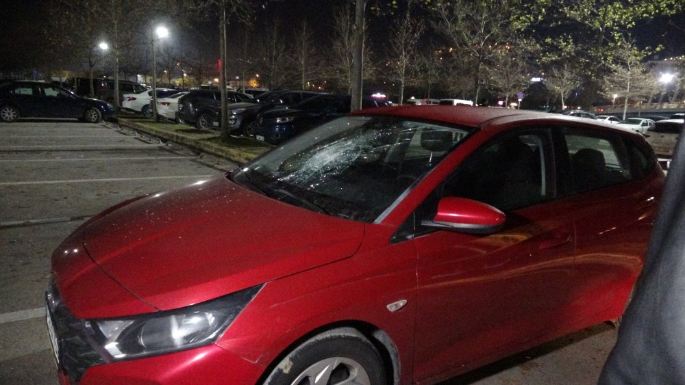 Belediye otoparkındaki 35 araca saldırı!