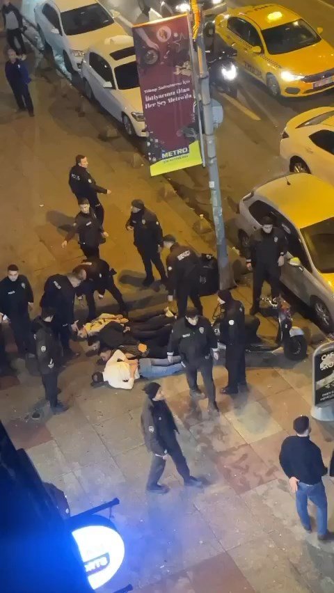 Huzur denetiminde polis ile kafe çalışanları kavga etti!