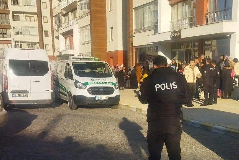 Bekçi, tabancayla eşini öldürüp intihar etti