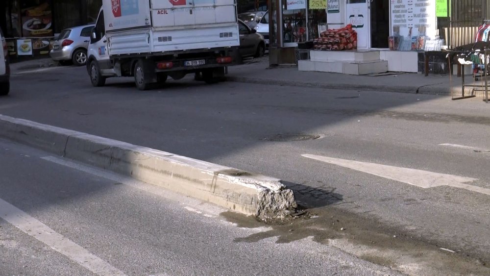 Avcılar’daki refüjde 1 günde 3 kaza meydana geldi