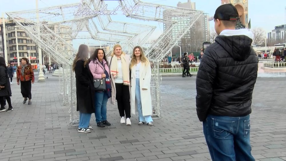 Taksim Meydanı'na demir bariyerler yerleştirildi