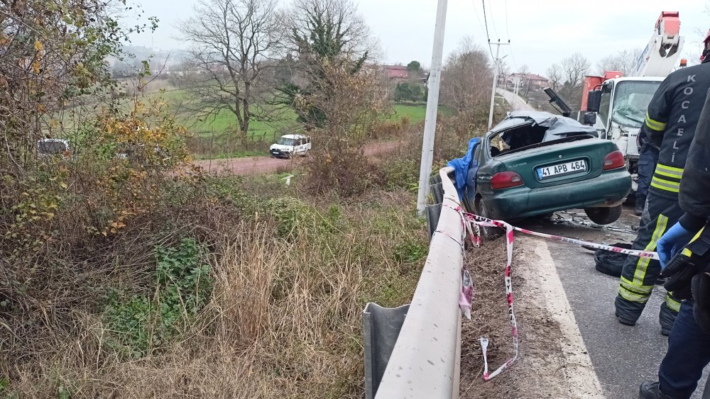 Bakım arıza kamyonu ile otomobil kafa kafaya çarpıştı