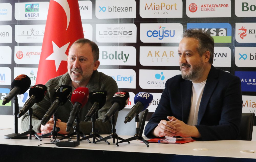 Sergen Yalçın, Antalyaspor'a imzayı attı