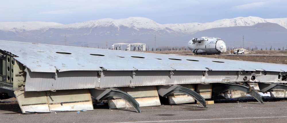 Deprem sonrası yardım getirirken kaza kırıma uğramıştı: Gürcistan uçağı yıllar sonra aprondan çıkarıldı