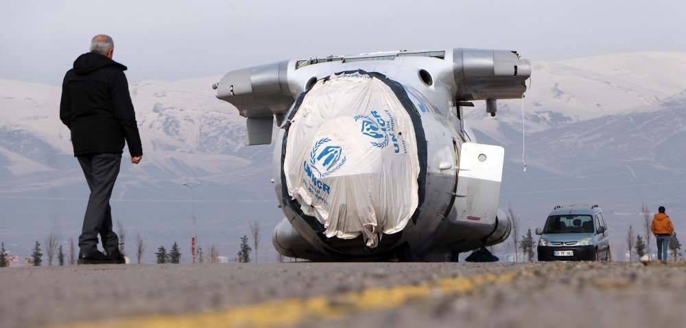 Deprem sonrası yardım getirirken kaza kırıma uğramıştı: Gürcistan uçağı yıllar sonra aprondan çıkarıldı