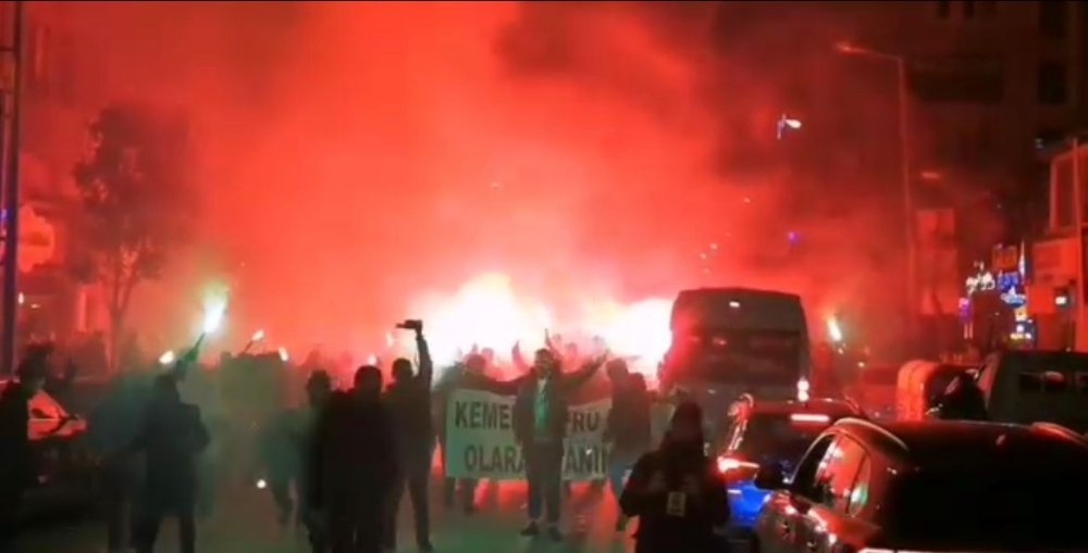 Başkan adayı Tutuk'a Yalova'da meşaleli karşılama