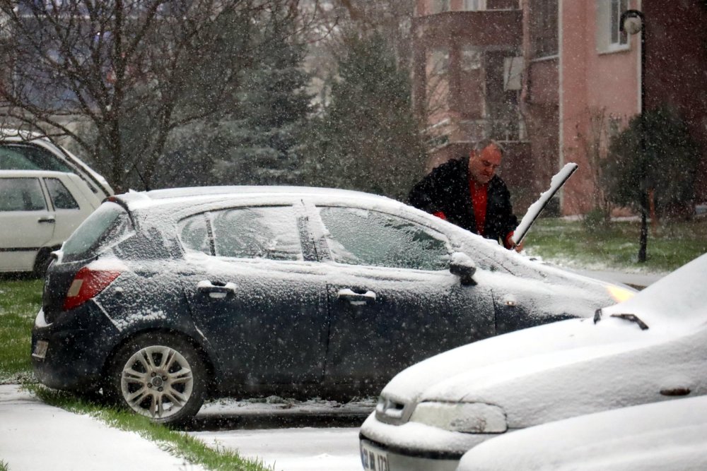 Trakya'da kar yağışı ve kuvvetli rüzgar