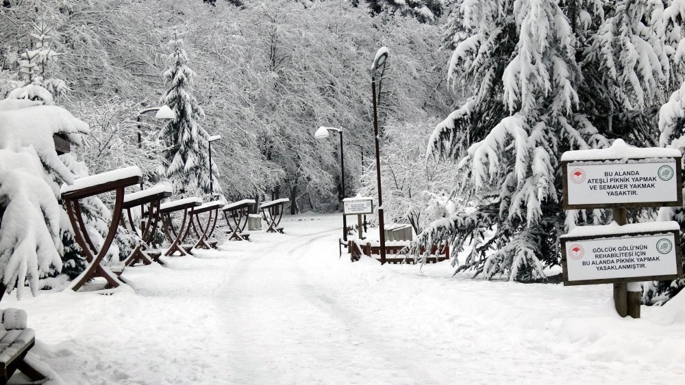 Gölcük Tabiat Parkı, karla kaplandı