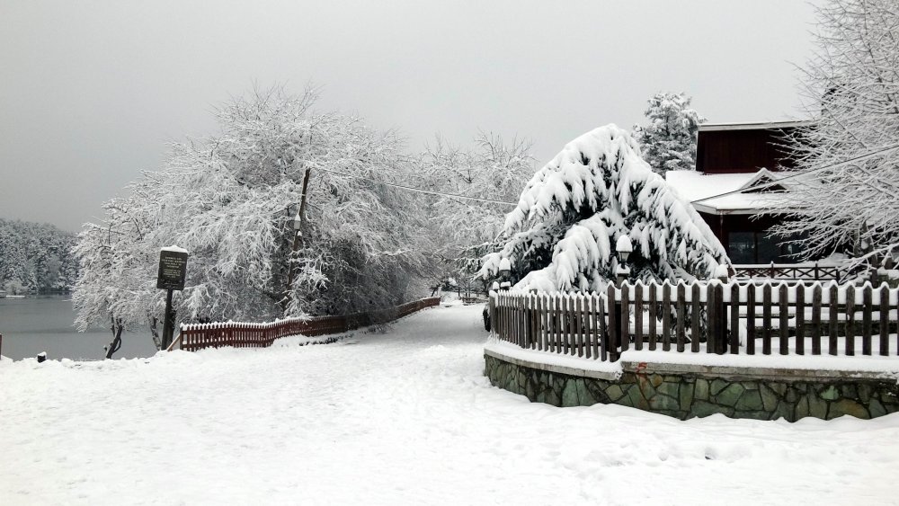 Gölcük Tabiat Parkı, karla kaplandı