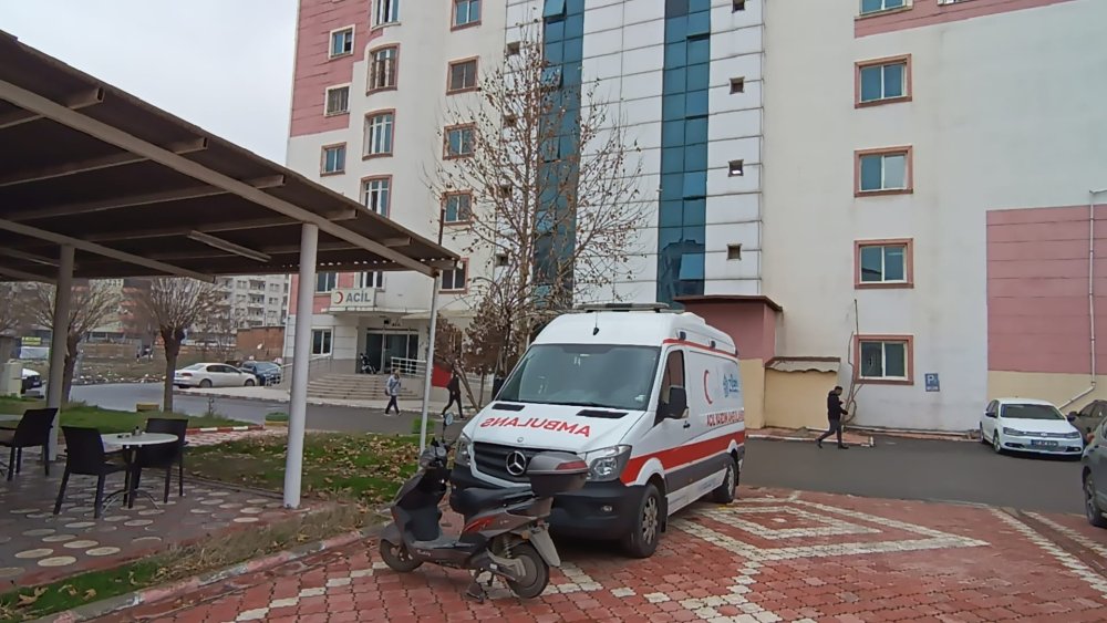 Hastanede büyük panik! Hasta, kaldığı odayı ateşe verdi!