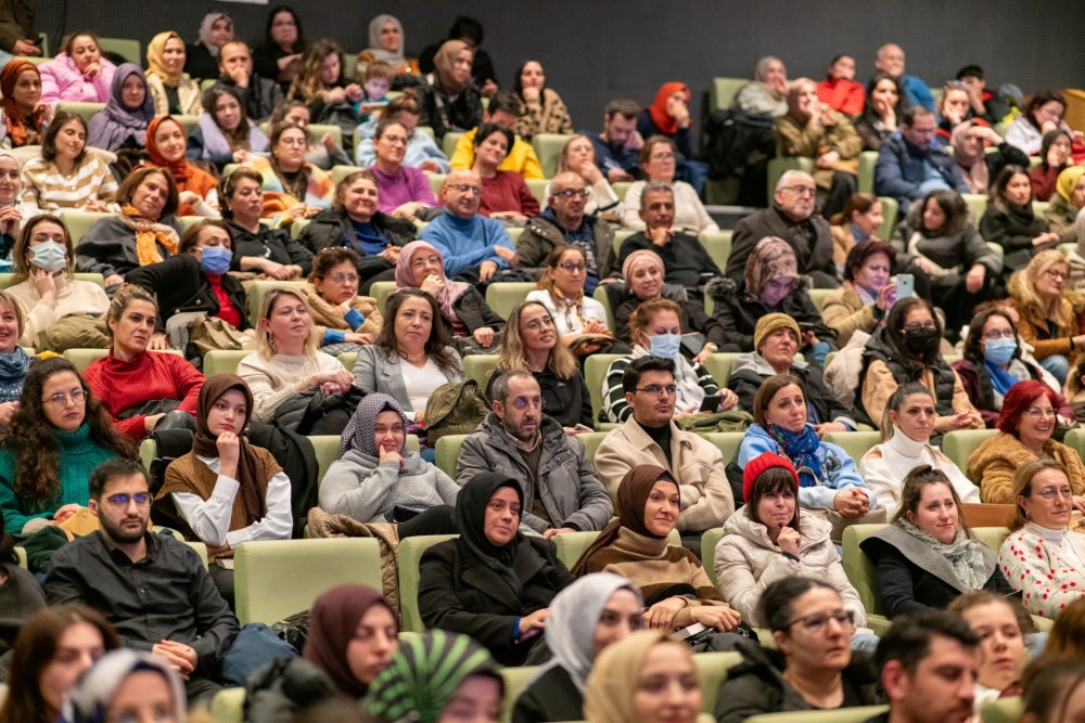 Gülseren Budayıcıoğlu'ndan "Aile İçi İletişim" semineri