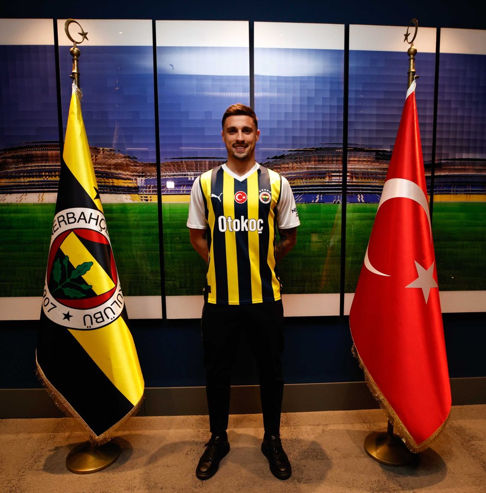 Fenerbahçe Rade Krunic'i resmen duyurdu