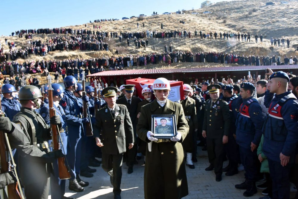 Şehit Batur'un kardeşi: "Ağlamayacağım, dik duracağım"