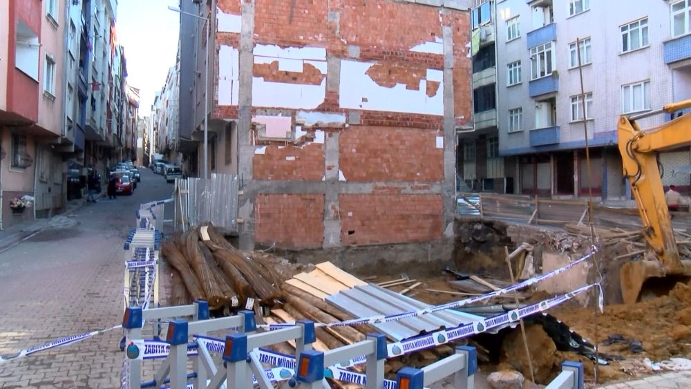 Temel kazısında tahliye edilen bina sakini: Söylememize rağmen iki bodrum aşağıya inilmiş