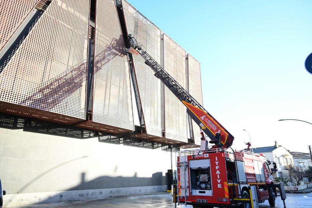 Çanakkale'de AVM'de korkutan yangın: Çevrede güvenlik önlemi alındı