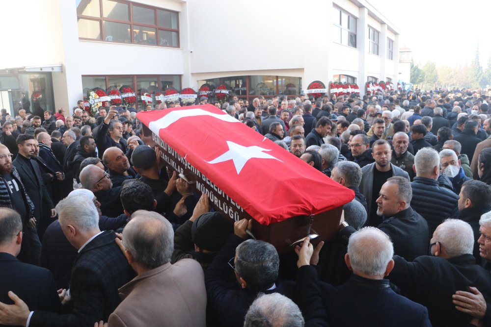 Samos Adası'nda cesedi bulunan iş insanı toprağa verildi