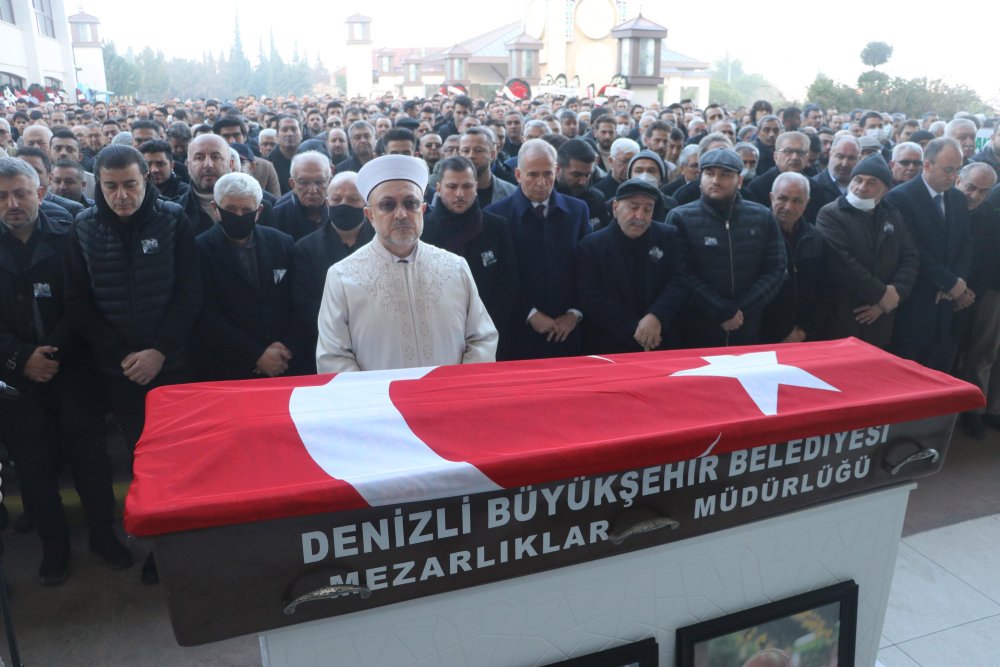 Samos Adası'nda cesedi bulunan iş insanı toprağa verildi