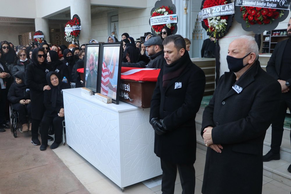 Samos Adası'nda cesedi bulunan iş insanı toprağa verildi