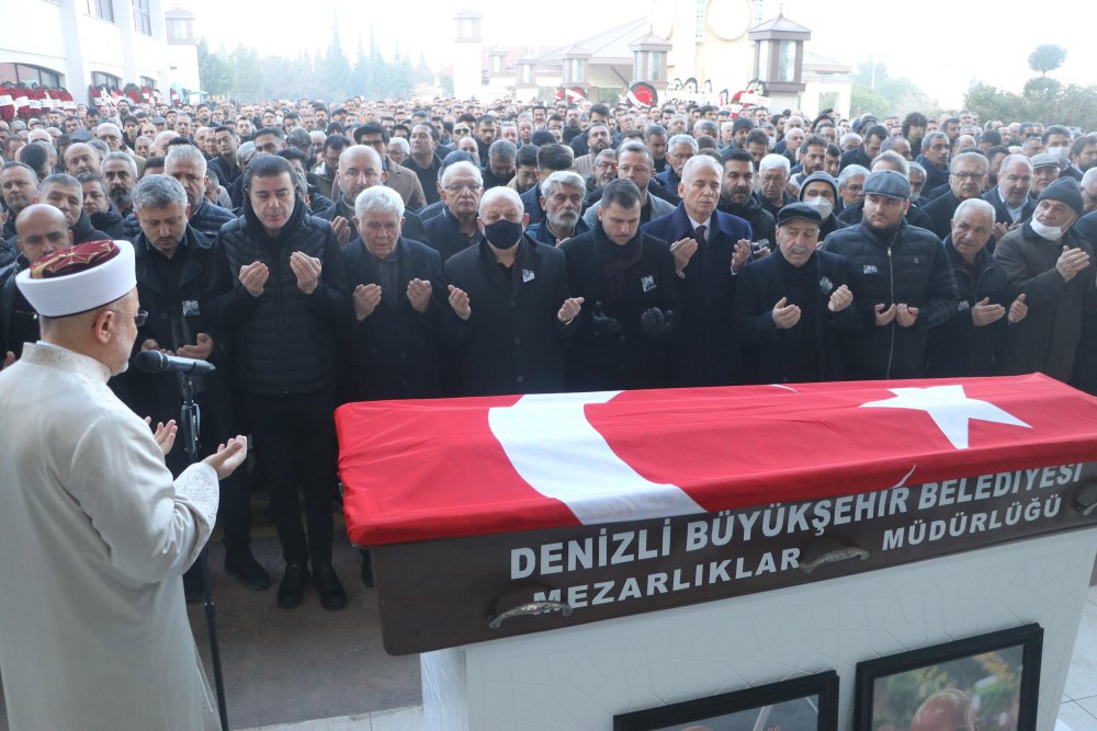 Samos Adası'nda cesedi bulunan iş insanı toprağa verildi