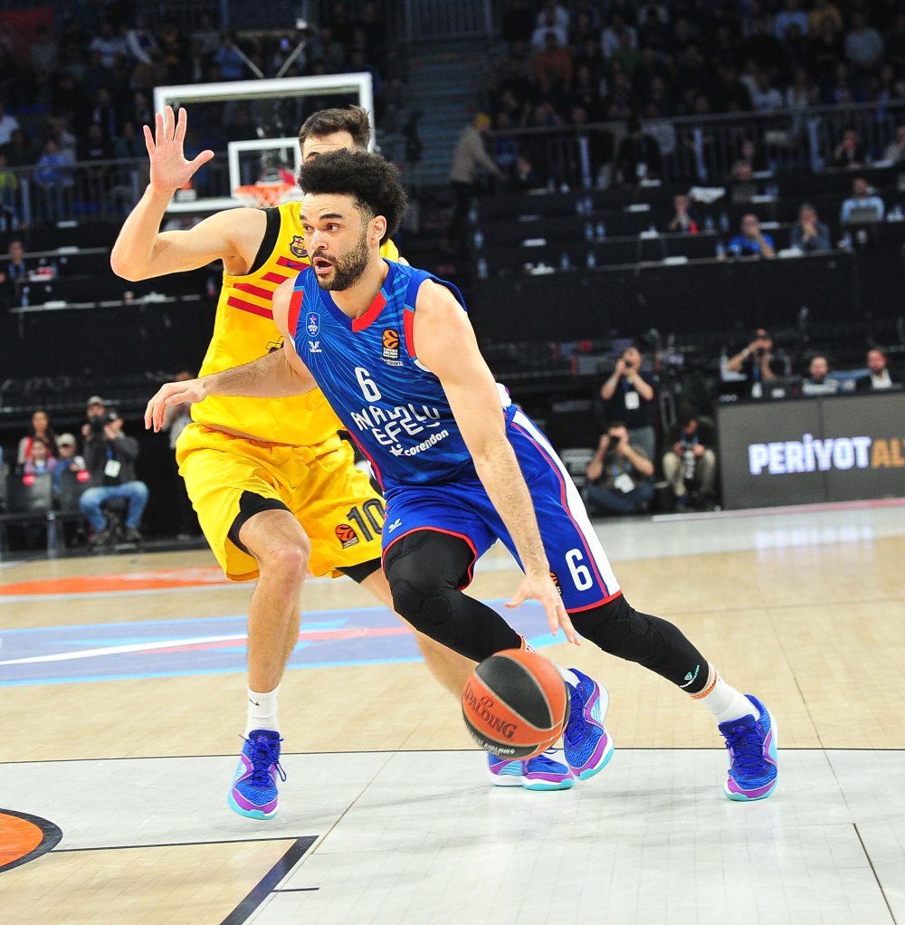 Anadolu Efes, Barcelona'yı devirdi!