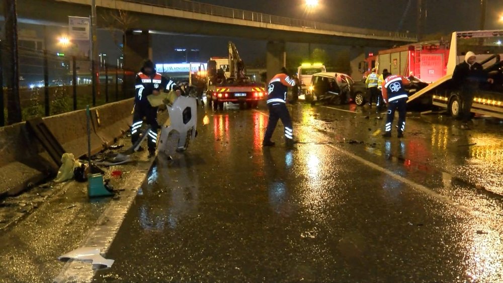 Ataşehir'de zincirleme kaza: araçlara çarpan şoför alkollüymüş