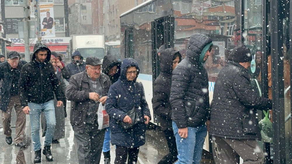 Tekirdağ'da lapa lapa kar yağdı