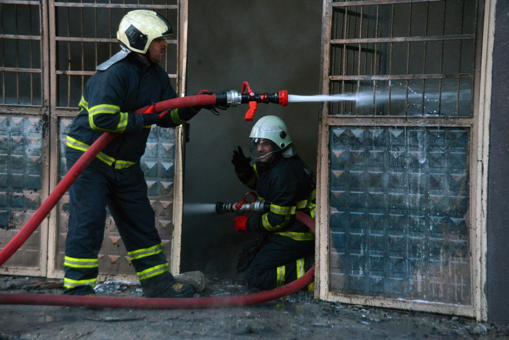 Adana'daki sünger fabrikasında yangın çıktı