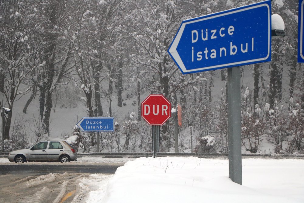 Bolu Dağı'nda kar yağışı etkili oluyor