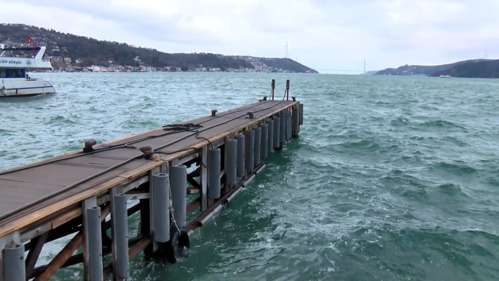 Boğaz'da denize atlayan kadını vatandaşlar kurtardı!