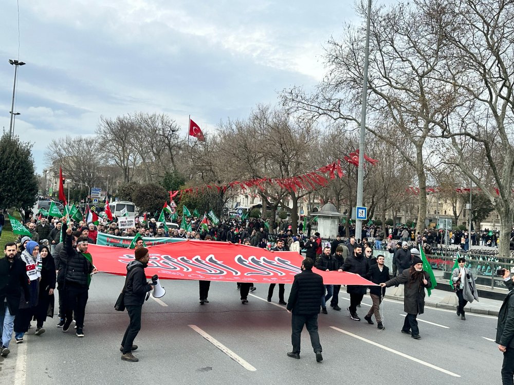 Gazze Dayanışma Platformu Fatih'te yürüyüş düzenledi