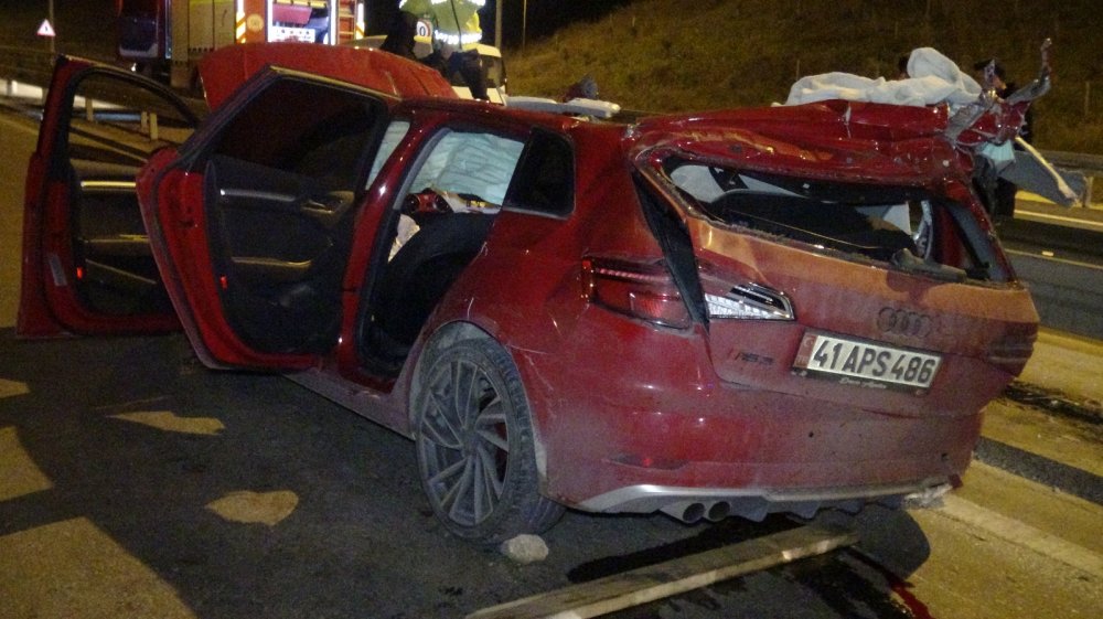 Gebze'de otomobil TIR'a arkadan çarptı, 1 kişi hayatını kaybetti