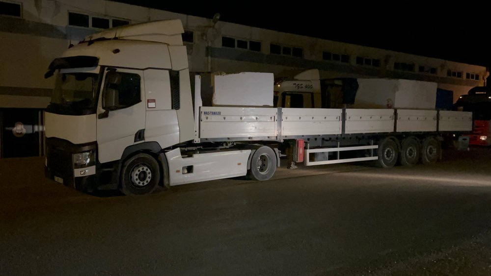 Polisi görünce TIR'ı bırakıp kaçtı, taksiyle geri dönünce yakalandı!