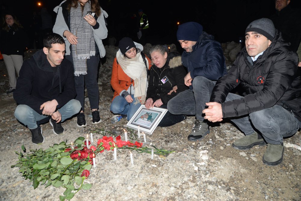 Adana'da depremde hayatını kaybedenler anıldı: 'Hayatlarımız enkaz altında kaldı'