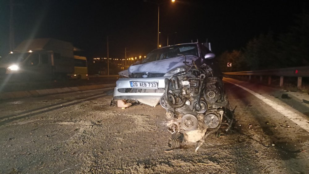 Ağaca çarpan otomobilin motoru fırladı: 5 yaralı