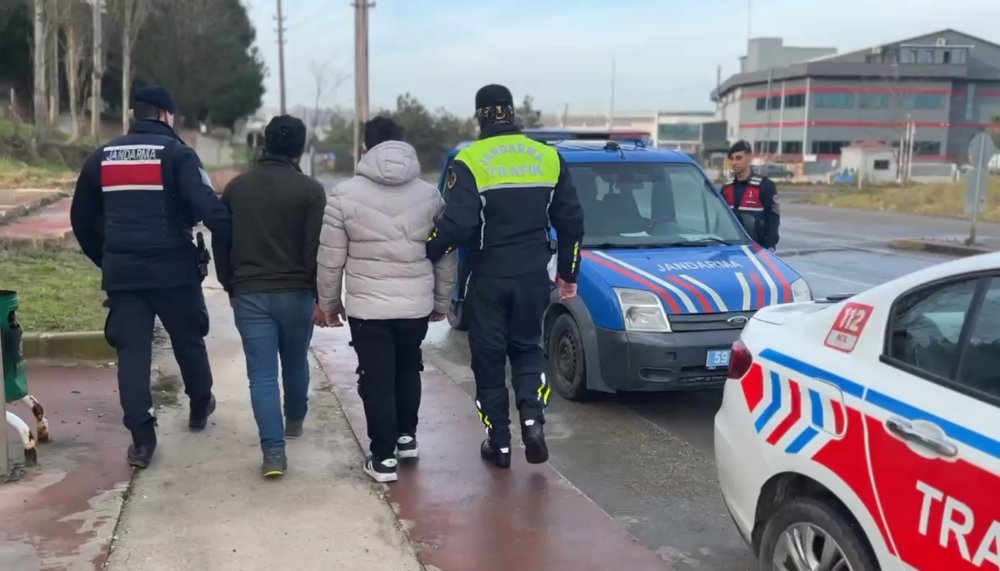 Dron destekli trafik denetiminde kaçak göçmenler yakalandı