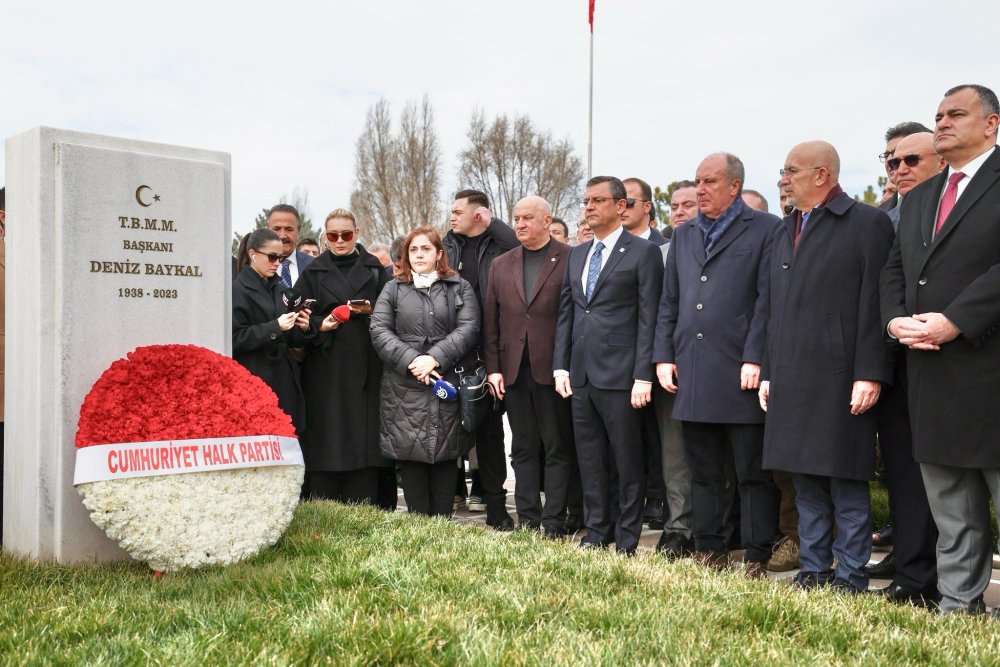 Deniz Baykal, ölümünün 1. yılında mezarı başında anıldı