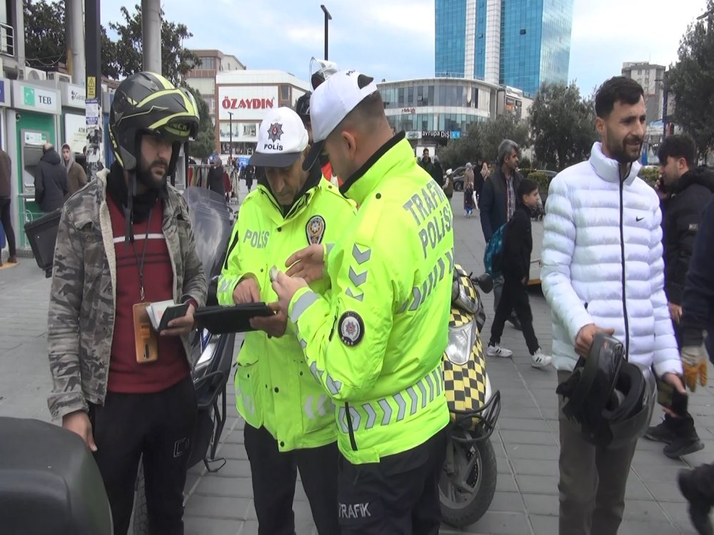 Motosiklet sürücülerine Esenyurt'ta denetim yapıldı